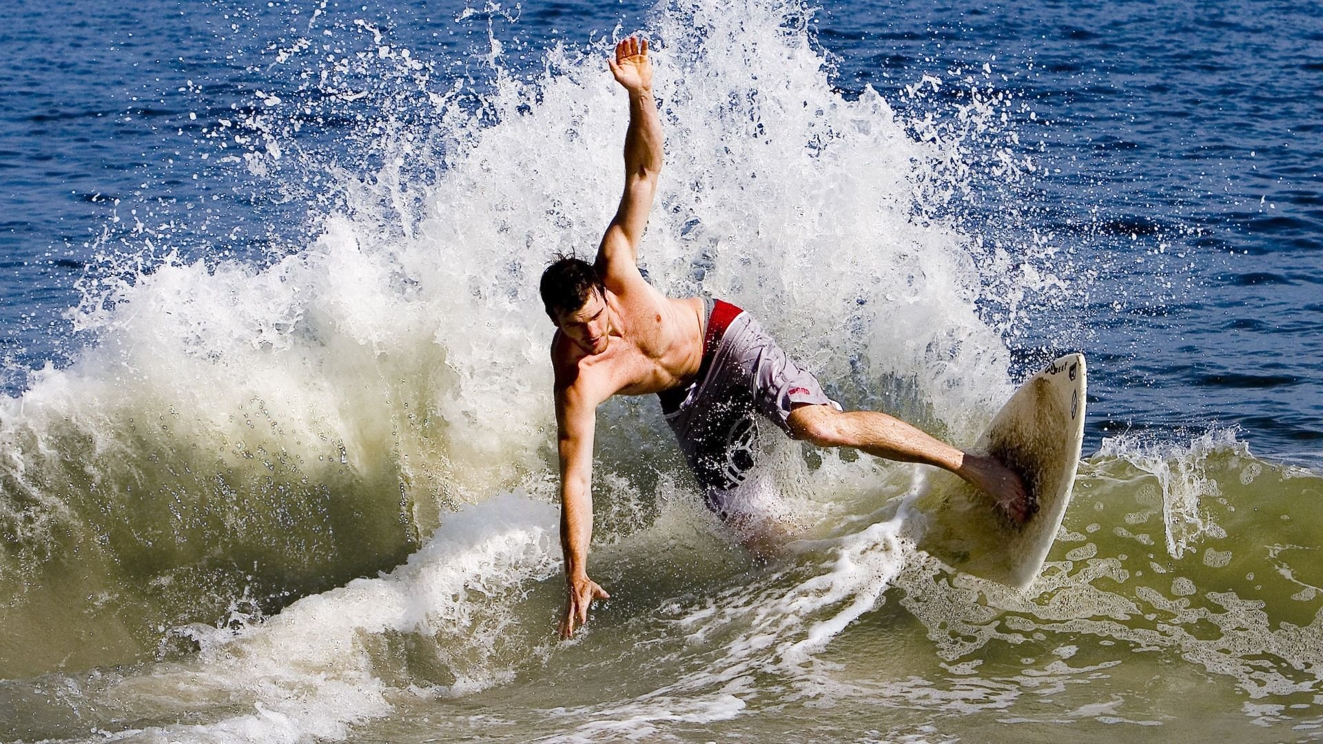 巴特勒回归赛场，首战惊艳四座，德国队沸腾迎英雄！